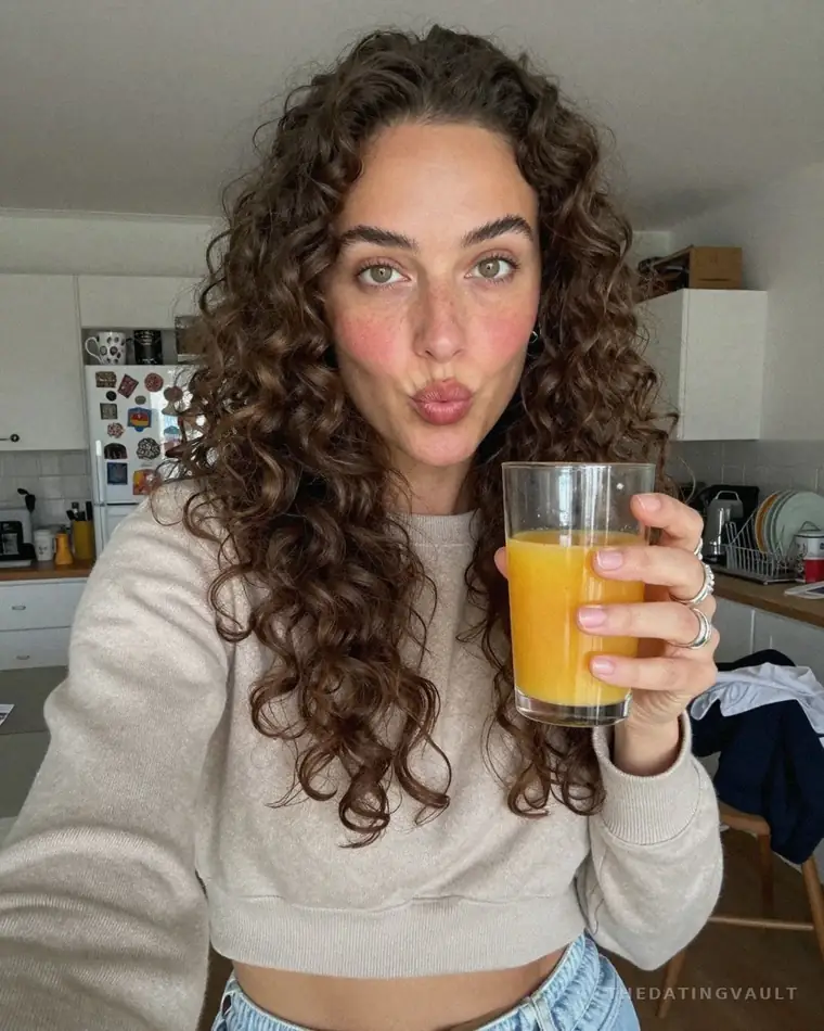 Caitlin87 (25) - Mullaloo