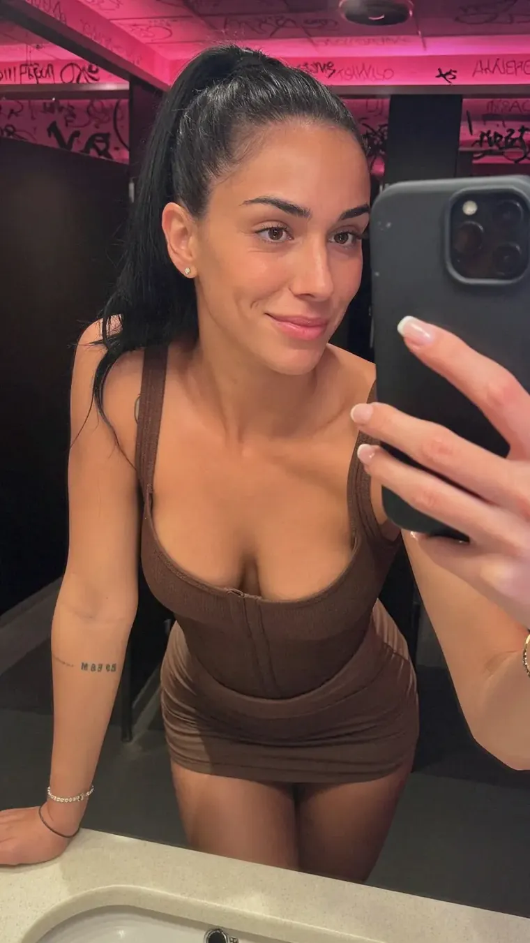 Courtney81 (25) - Whalan