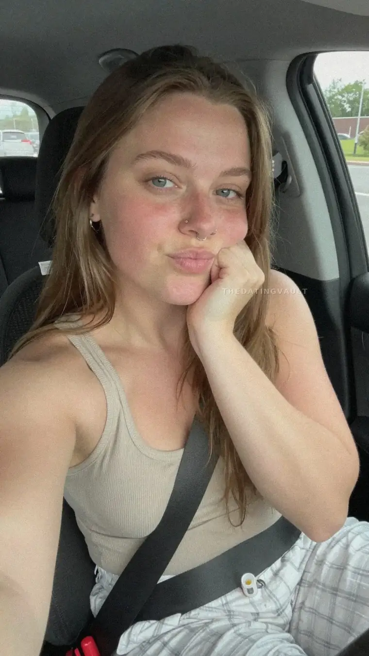 GoldenKayla (25) - Hobart