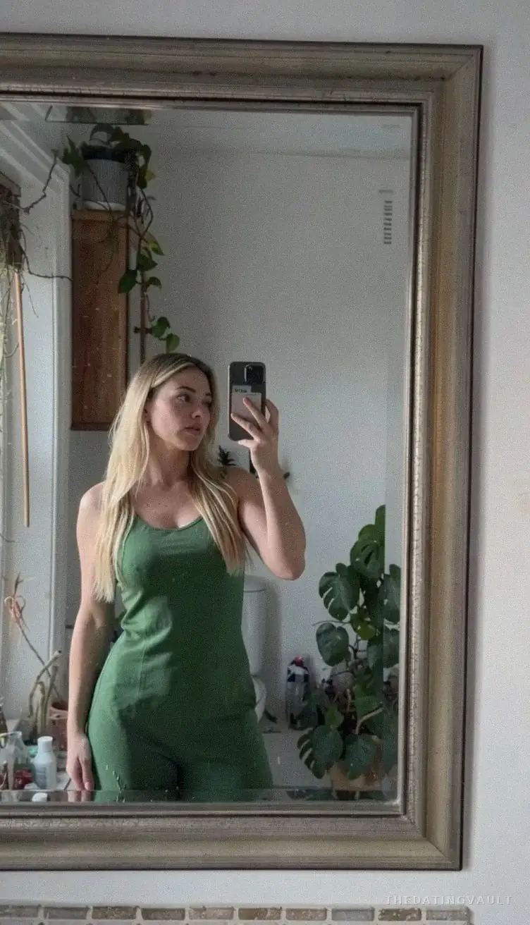 Lana (25) - Anstead