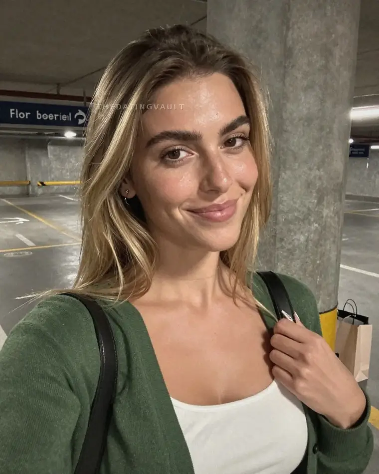 Lauren704 (25) - Alkimos