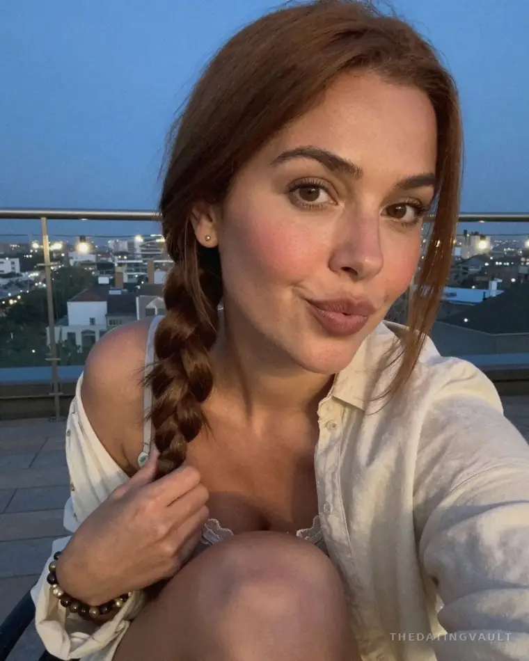 Millie (25) - Waikiki
