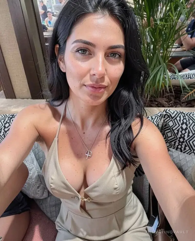Tahlia (25) - Hobart
