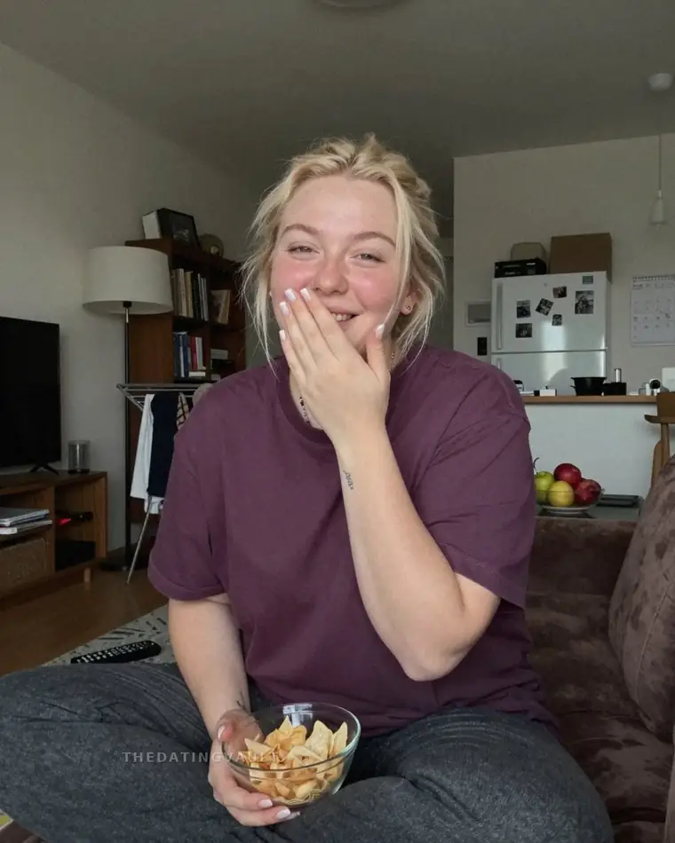 Tracey (22) - Elliott Heads