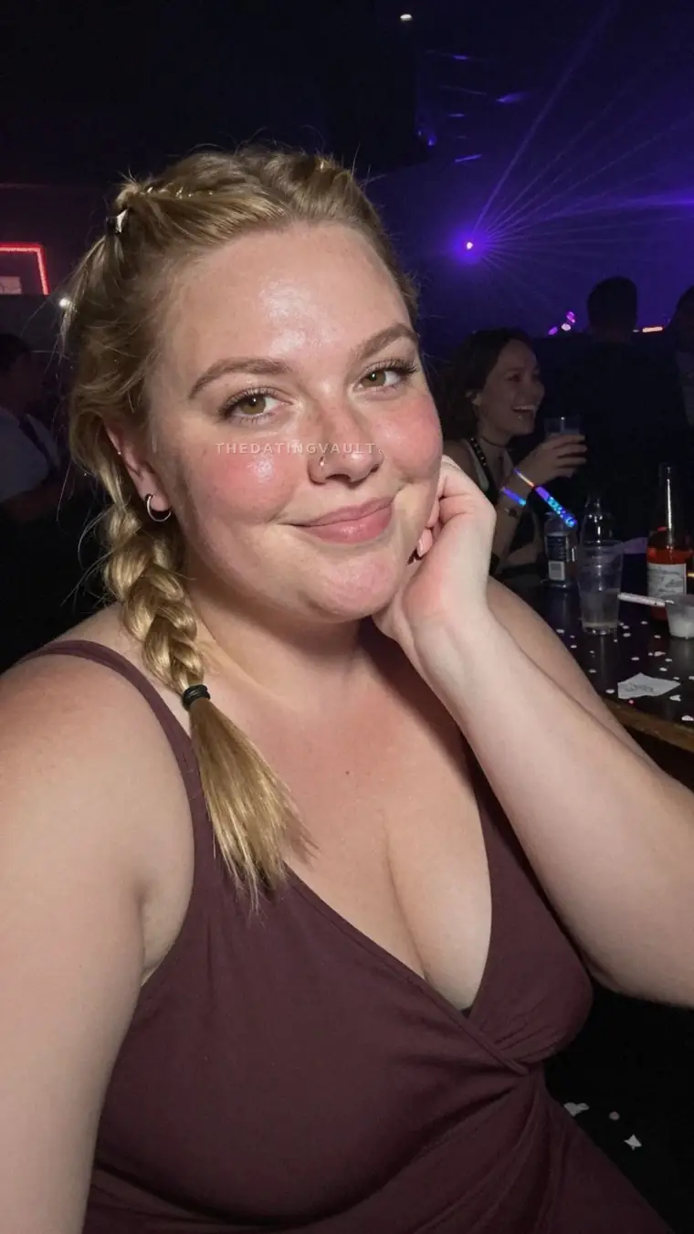 VelvetLeanne (28) - Selby